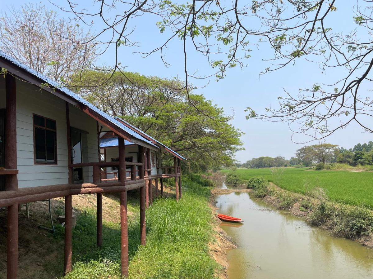 Rain Tree Cafe & Homestay Uthai Thani Zewnętrze zdjęcie