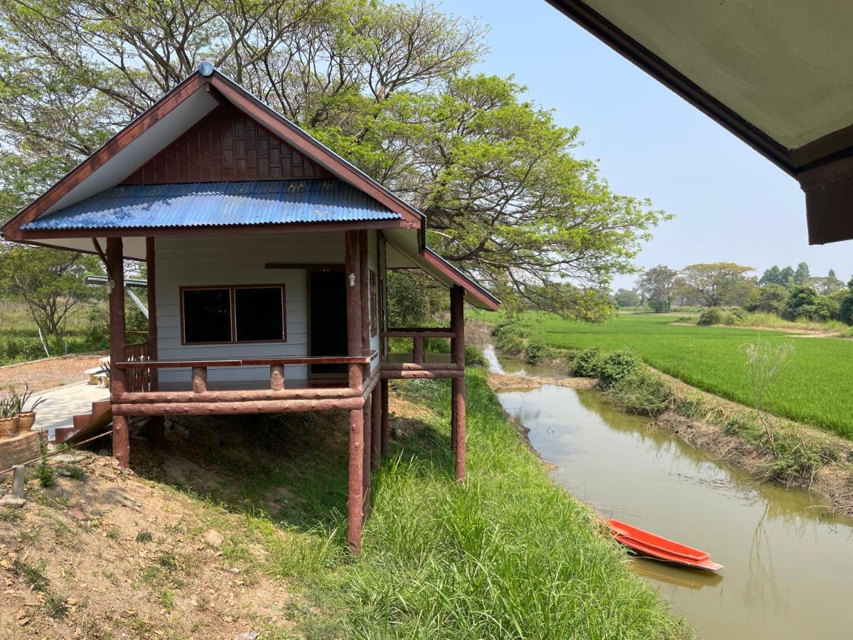 Rain Tree Cafe & Homestay Uthai Thani Zewnętrze zdjęcie