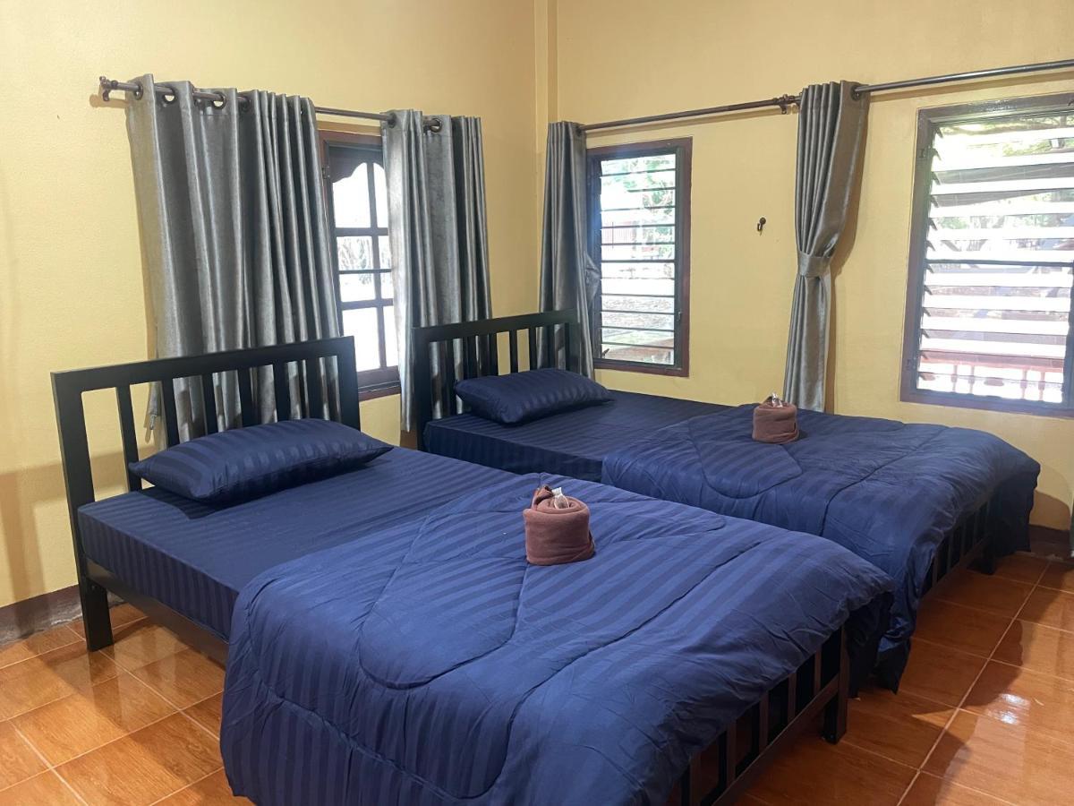 Rain Tree Cafe & Homestay Uthai Thani Zewnętrze zdjęcie