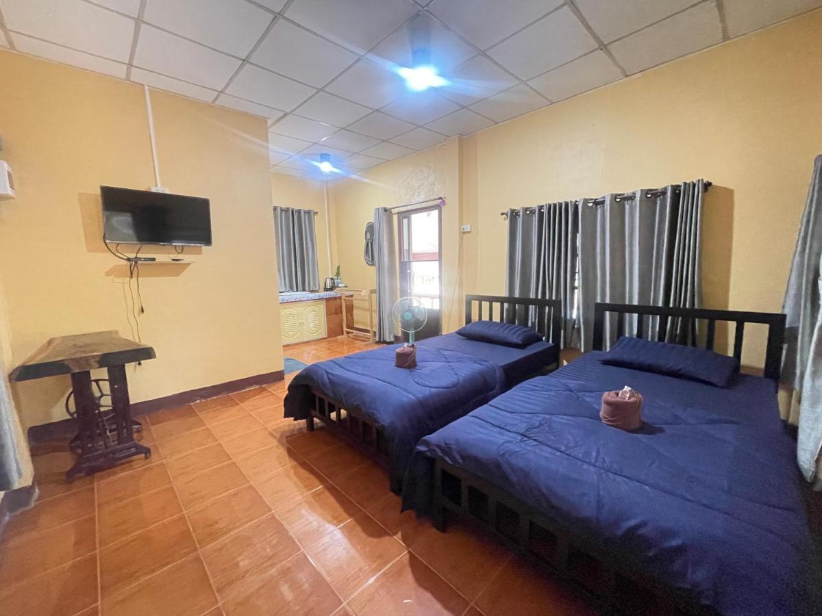 Rain Tree Cafe & Homestay Uthai Thani Zewnętrze zdjęcie